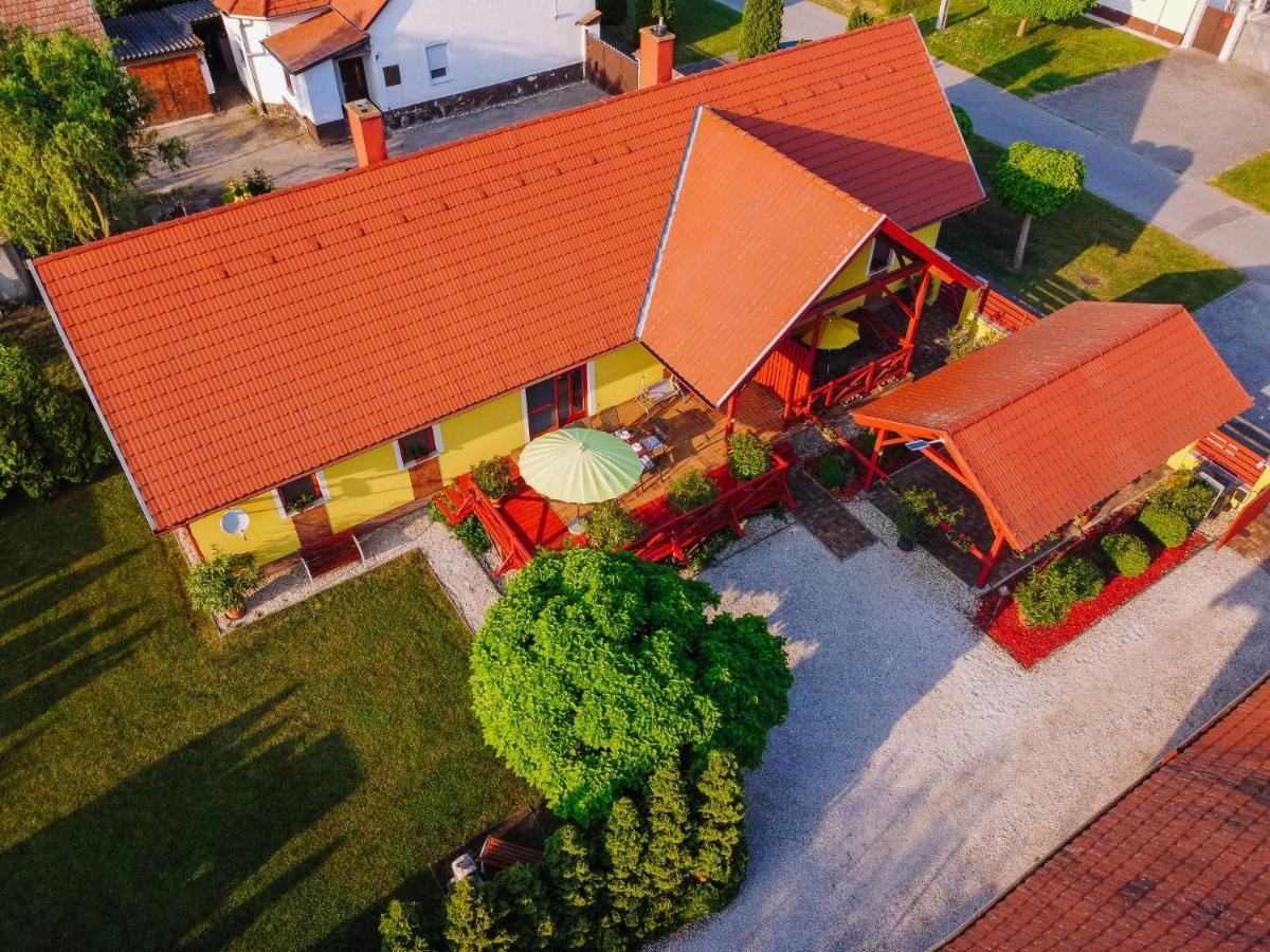 Sara-Lux Apartman Nyarliget Exterior photo